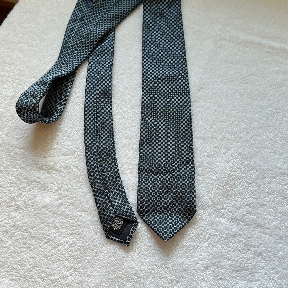 BOSS navy and black patterned tie